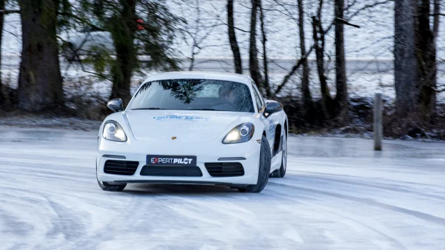 Abondance : Expert pilote, cours de conduite sur glace. Haute-Savoie, 20 janvier 2020.