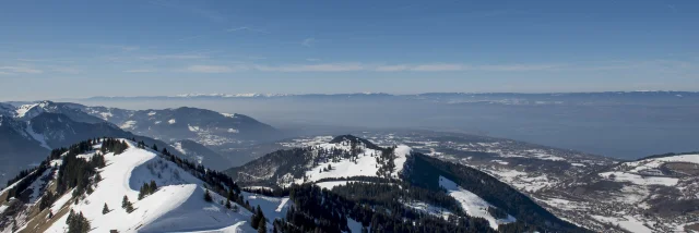 Montagne enneigées de Bernex avec vue sur le Léman