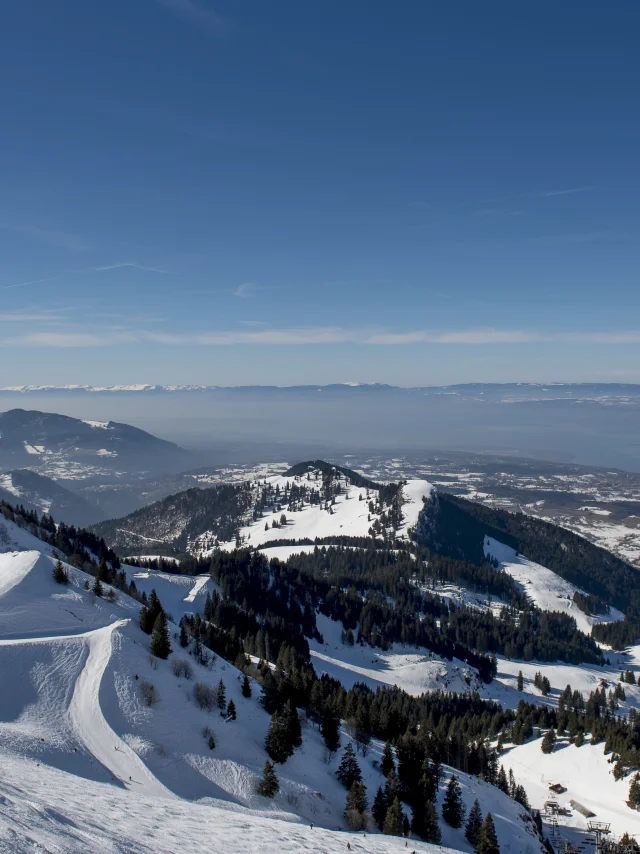 Montagne enneigées de Bernex avec vue sur le Léman